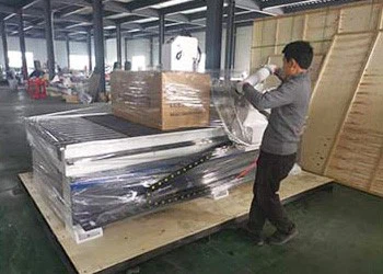 Com millora una màquina de mobles de panell i la precisió de la producció?